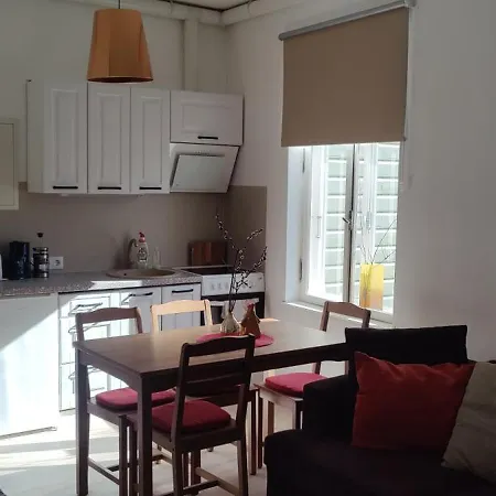 Two Apartment, Tehnika 7,
